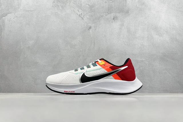 Nike Air Zoom Pegasus 38 网面透气跑步鞋 兼顾迅疾外观和稳固脚感 后跟覆面和中足动态支撑巧妙融合 缔造稳定顺畅的迈步体验 采用密度更高的