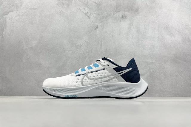 Nike Air Zoom Pegasus 38 网面透气跑步鞋 兼顾迅疾外观和稳固脚感 后跟覆面和中足动态支撑巧妙融合 缔造稳定顺畅的迈步体验 采用密度更高的