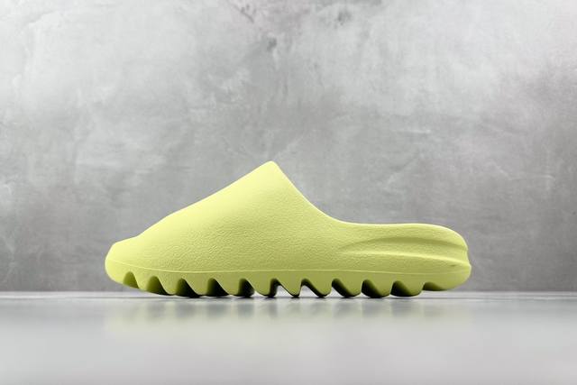 Gt版 全新外贸大厂出品 品质超稳 麻面 Adidas Originals Yeezy Slide Glow Green 苹果绿 货号 Hq6447 尺码 Us