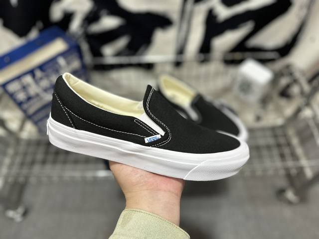 Vans范斯官方premium Slip-On棋盘格 懒人黑一脚蹬轻质舒适帆布鞋 工艺：硫化1:1 重量1:1、真标、原钢印、材质标、鞋型标、合格证 尺码：35