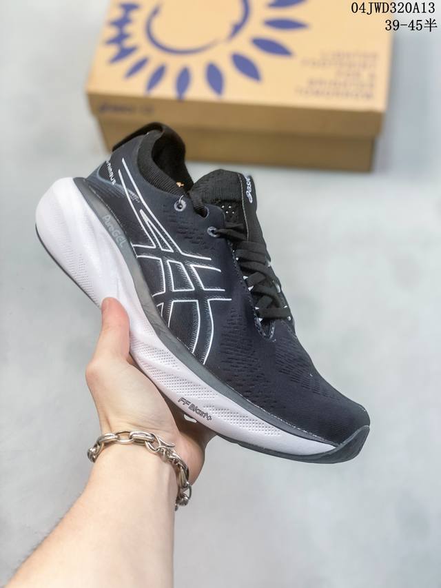 Asics 亚瑟士gel-Nimbus 25稳定跑鞋鞋面采用双层提花网面设计，提高包裹性和透气性，后跟搭载稳定系统科技t-Gel提升整体支撑力和结构感，减少对身