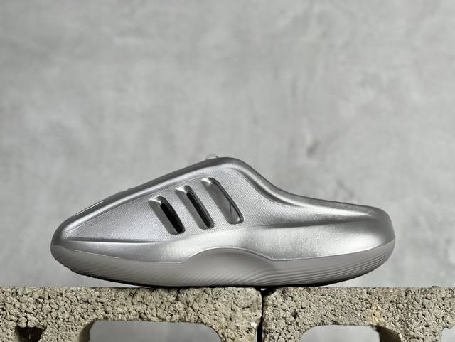 H11版 Adidas Originals Adifom Lllnfinity Mule 003 银色 此款以简约大方的造型设计，给人以随性休闲的时尚格调，穿着 - 点击图像关闭